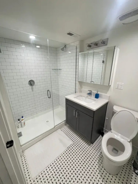 Cozy and Modern Stay in the Heart of C