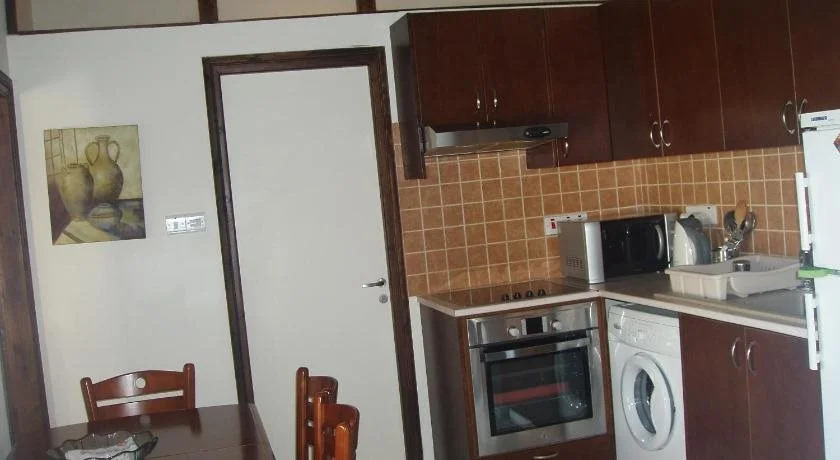 Vrakas House