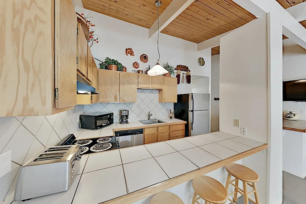 13tr18vy 2 Bedroom Condo
