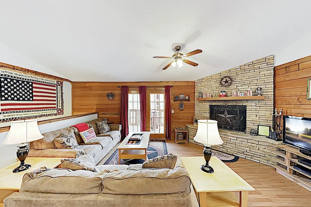 New Listing! Mountain Hideaway W/ Hot Tub 3 Bedroom Cabin