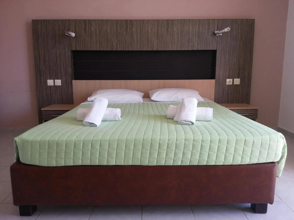 Zoes Hotel & Suites