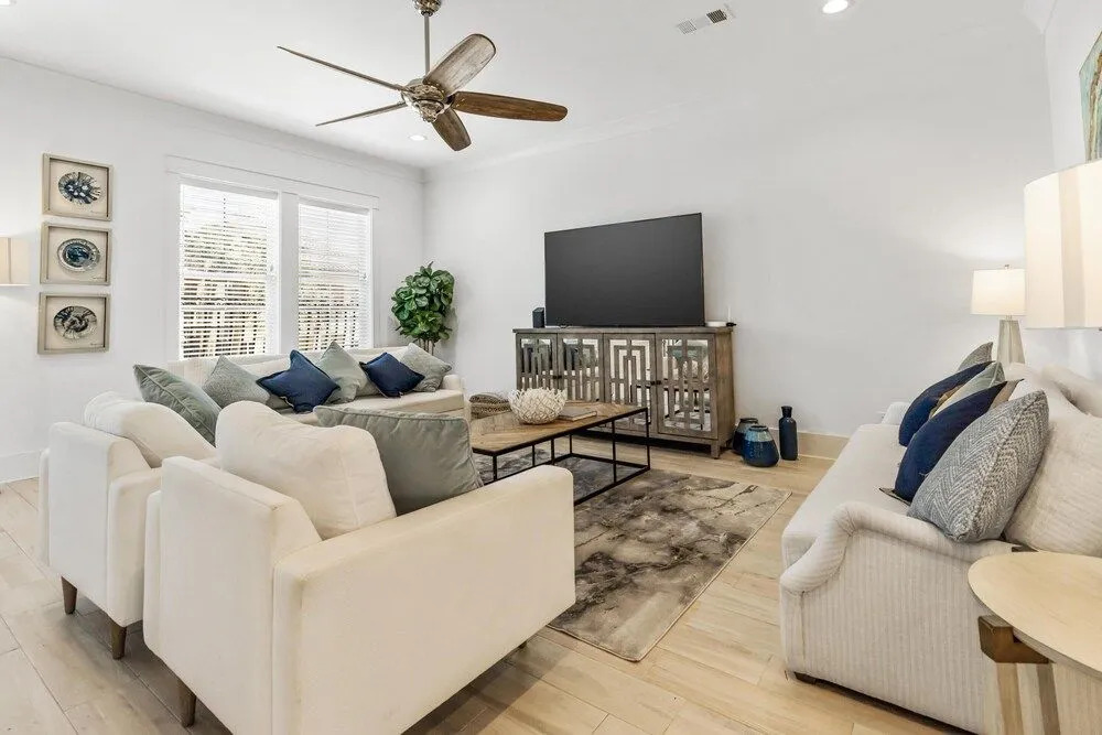 Destin's Gem by Avantstay Steps to the Beach w/ BBQ & Pool