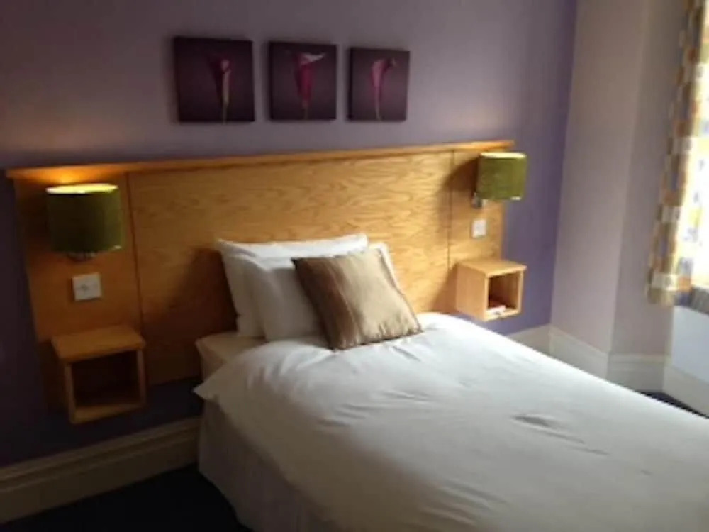 Castle Court Pub & Rooms