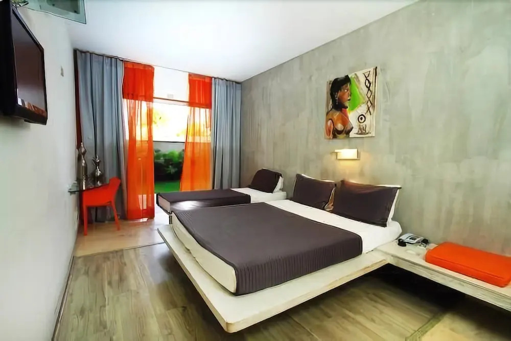Cocoon Hotel & Lounge