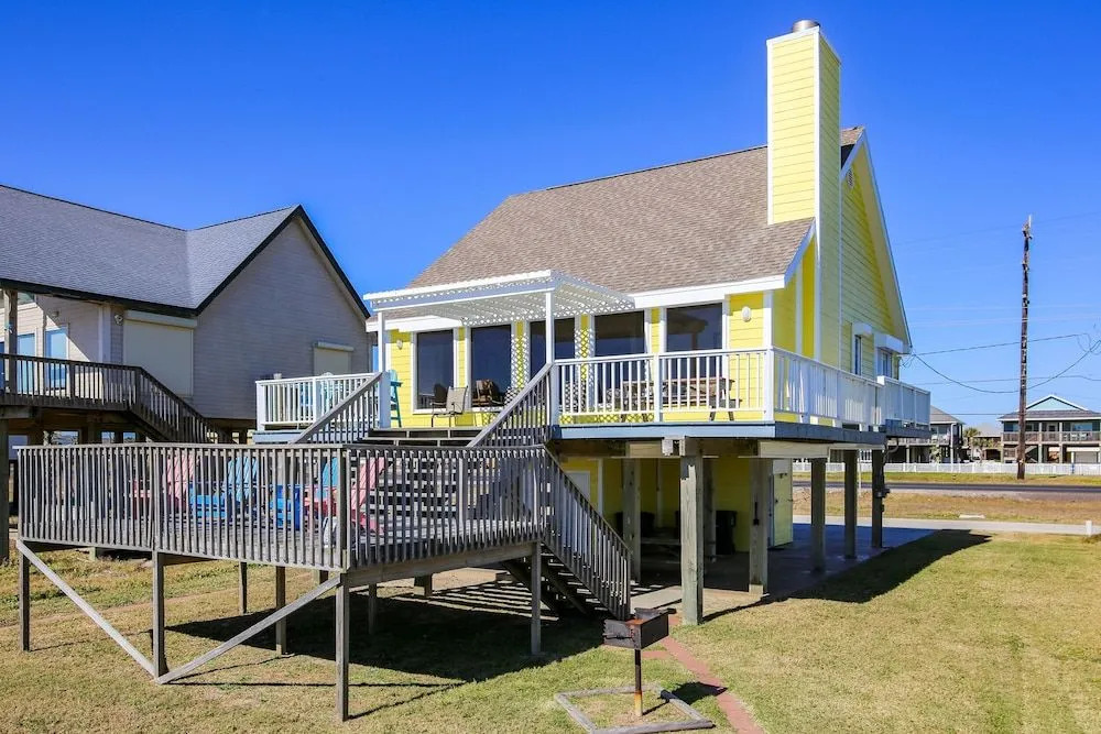 Barefoot Pelican by Ryson Vacation Rentals