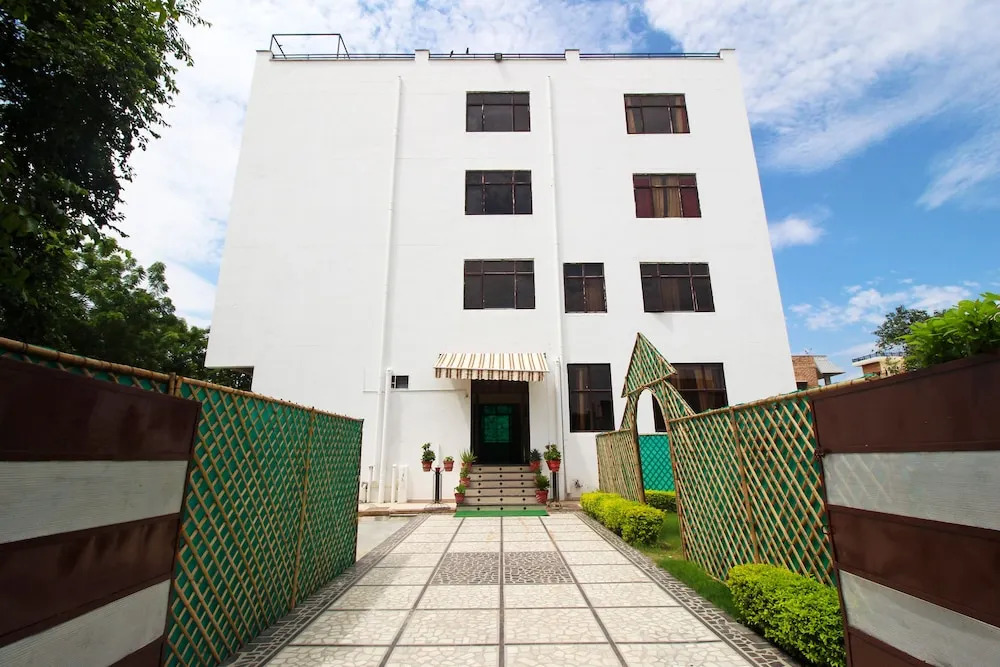 OYO 9189 Hotel Garden Villa