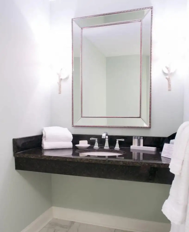 Carriage House Inn