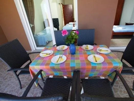 Nikos Apartments