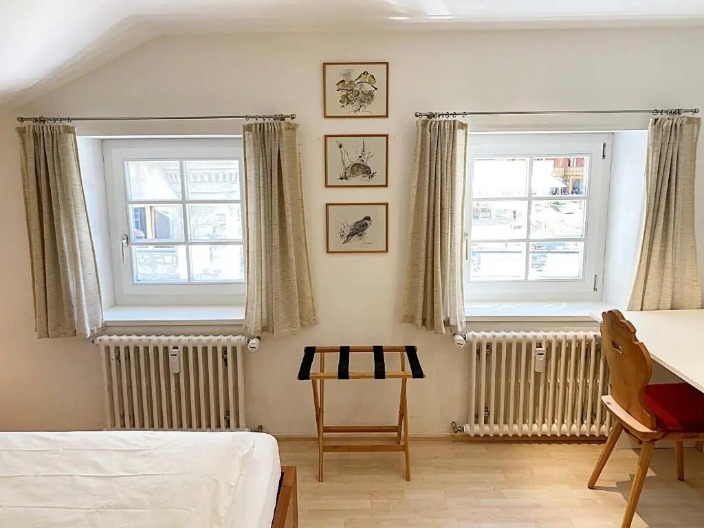 Dachwohnung im Alpenstil, 60m2 für 2P, mit Garage BM186