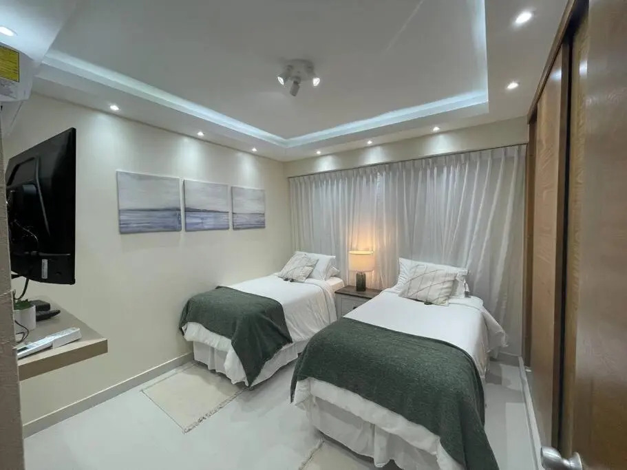 City View 2Br Downtown Stylish Sleeps 4 +WiFi+ Gym