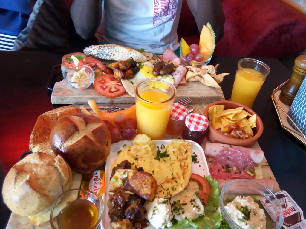 Chez MAX et KHADY