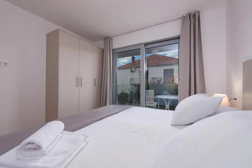 Rooms & Apartments Niko