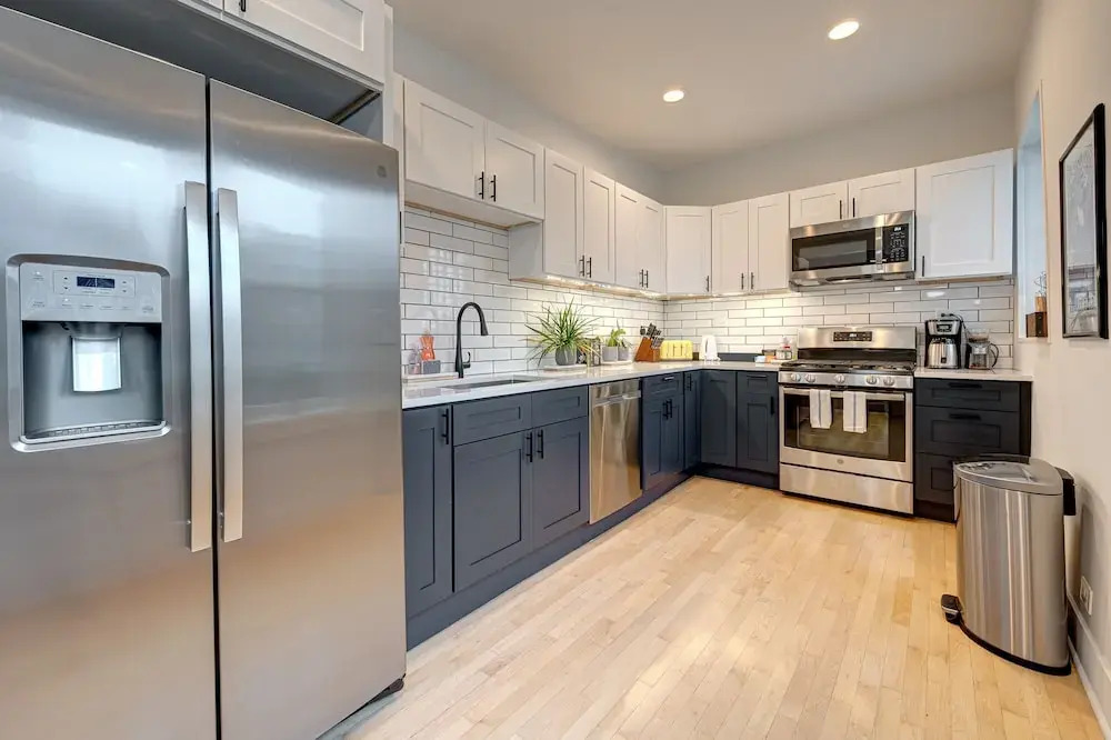 The Bagel Inn - Bright & Modern Wrigleyville 2 Bed by AllSet Turnover