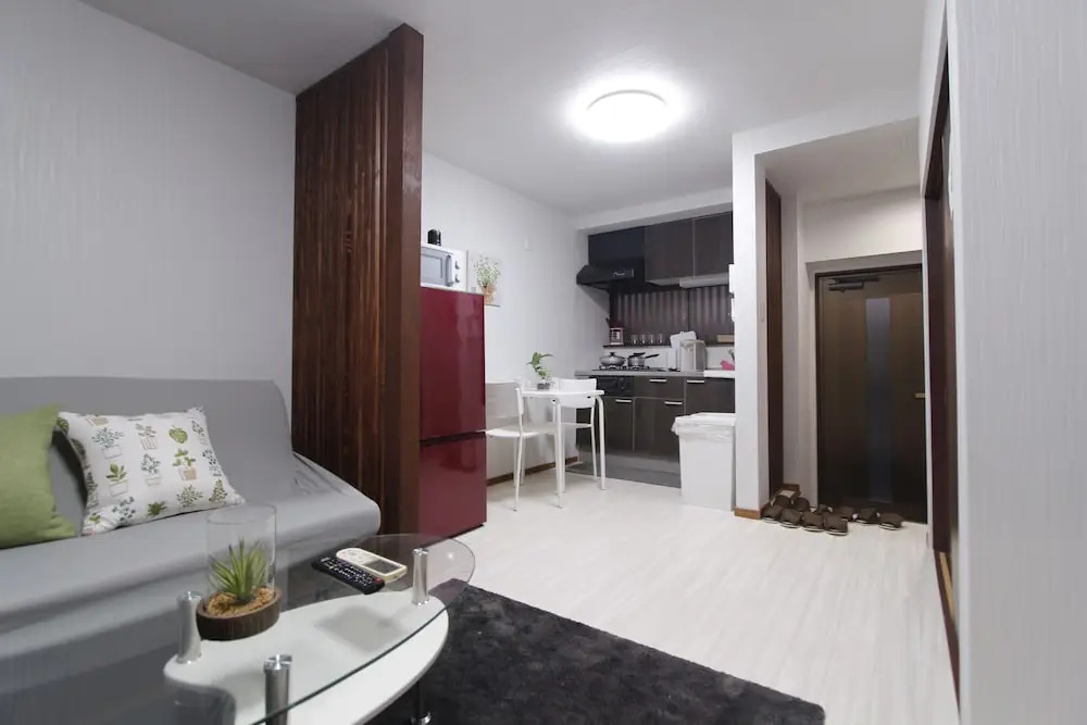 Ko's Apartment, Tatsumi West Station