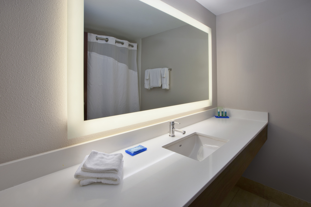 Holiday Inn Express & Suites Milford by IHG