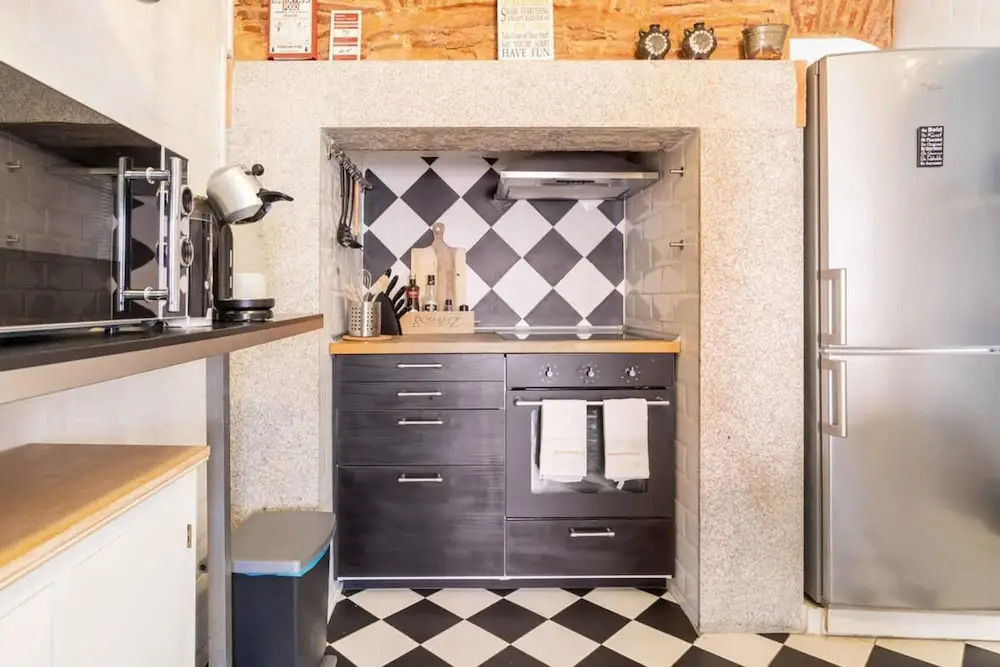 Artistic Alfama 4BR Cathedral Views Tram 28