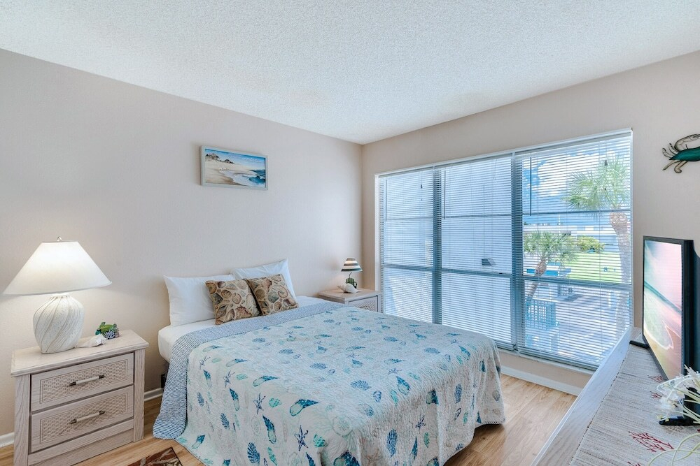 Madeira Beach Yacht Club 250F Two-bedroom Apartment