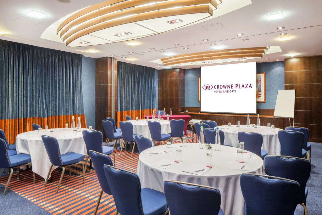 Crowne Plaza London - Gatwick Airport by IHG