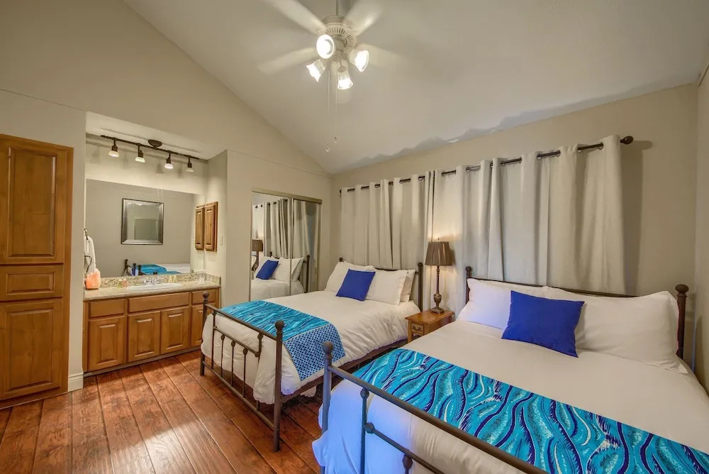 River Zen Cw C207 2 Bedroom Condo by RedAwning