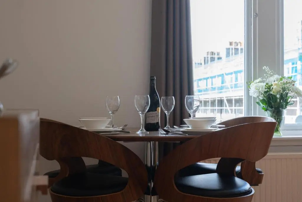 Find "DWELLCOME HOME Ltd" site for 10oo10 assurance from past guests - Immaculate 2 Bedroom, 3 Bed, 2 Doubles and a Single 2nd floor Apartment with free allocated off street parking, 100Mbps broadband, Miles better than a hotel
