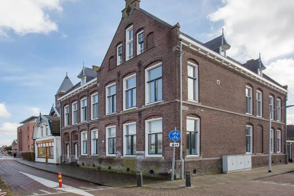 The Old Post Office – Luxurious Hostel