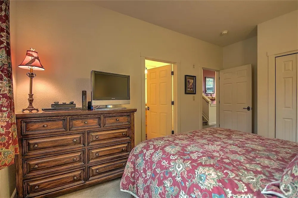 Luxury 3 Bedroom Townhouse Next To Keystone Lake, Free Shuttle, Hot Tub And Sauna