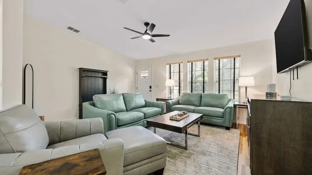 The Oak Hideaway Pet Friendly 3bd!