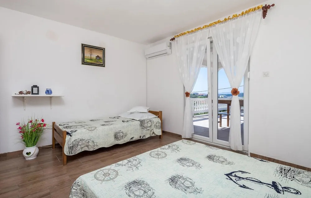 Amazing Apartment in Banjol With 1 Bedrooms and Wifi