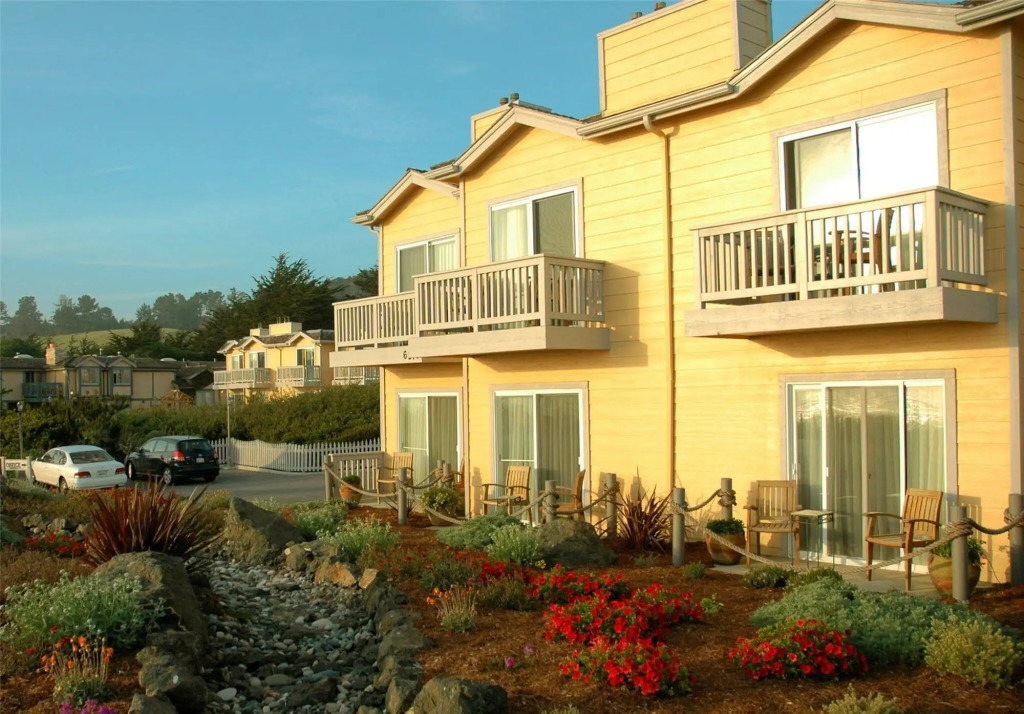 Pelican Inn & Suites