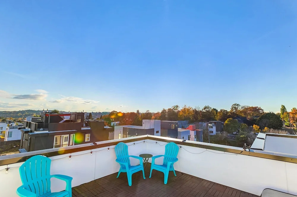 Modern 3BR - Walk to Light Rail w/EV Charger & Parking