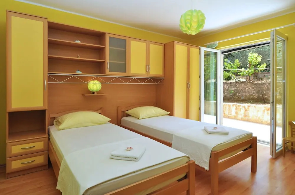 Spacious 100m2 apt W.big Terrace & Great sea View