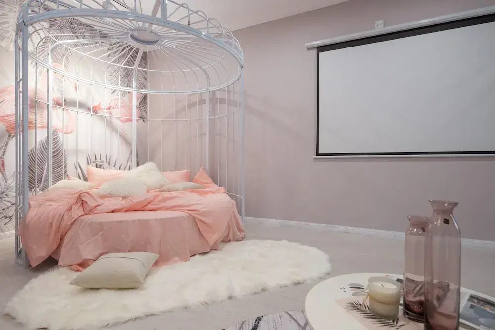 Qing Apartment Spring Heartbeat