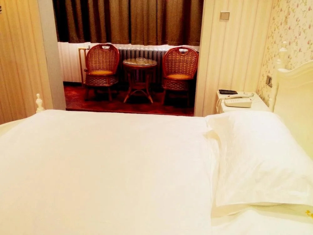 Longbai Business Hotel