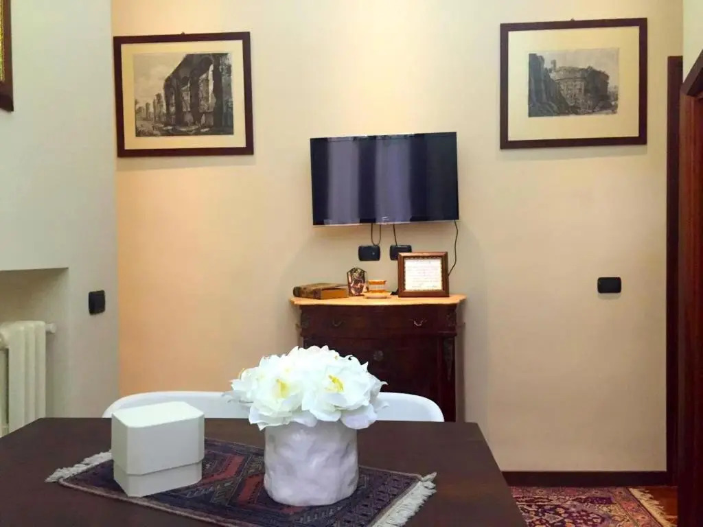 Rhona's Apartment