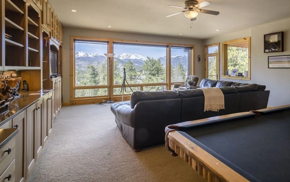 Garlands' Alpine Lodge Luxury Vacation At Windcliff 3 Bedroom Home by RedAwning
