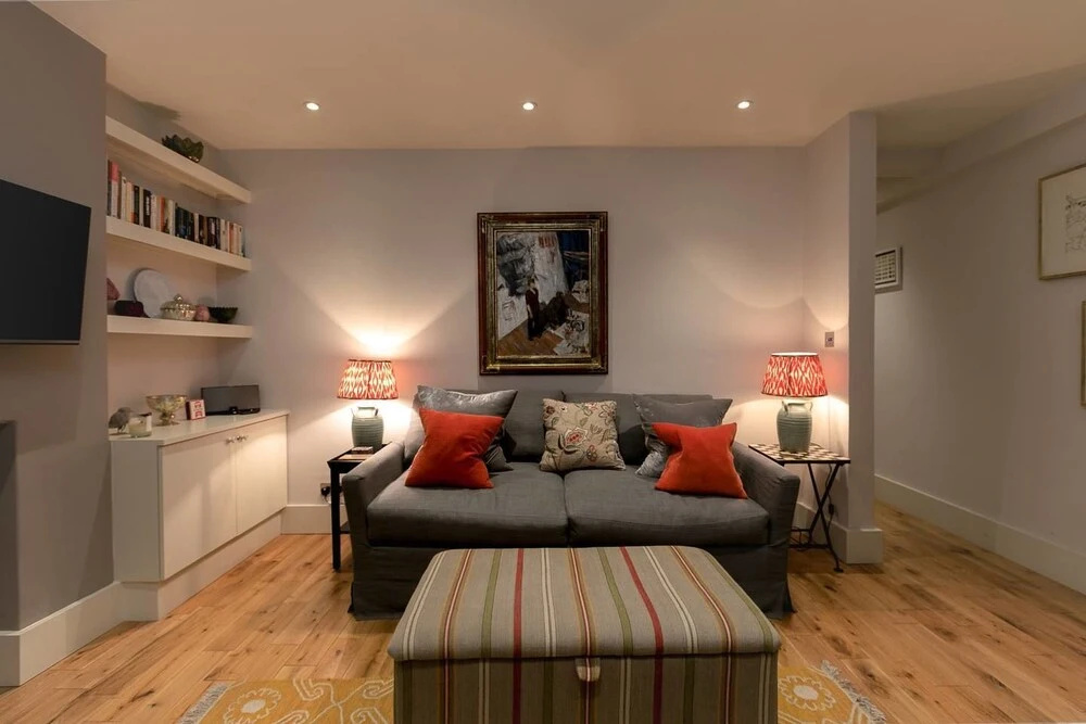 Beautiful 1BR Home in Chelsea - 3 Guests!