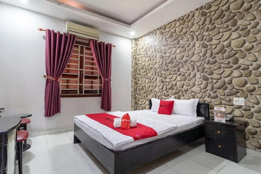 RedDoorz @ Phan Huy Ich Street