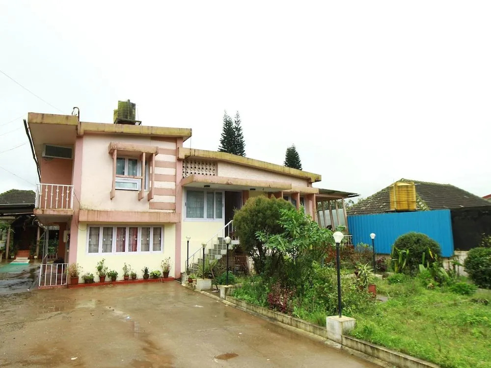 OYO 4303 Flora Home Stay