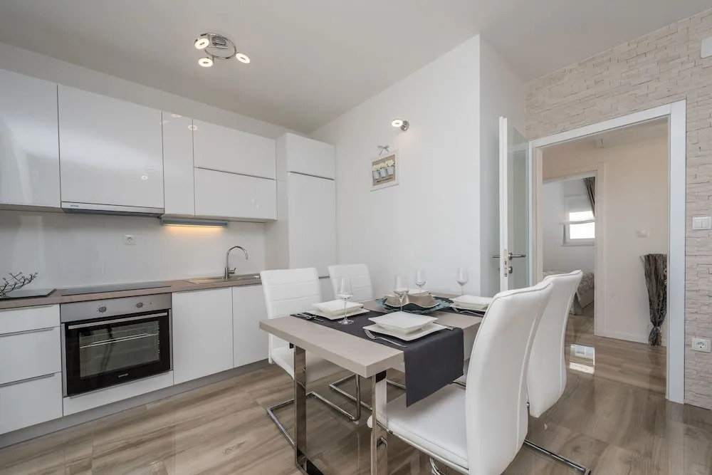 Apartments with pool Villa Zora