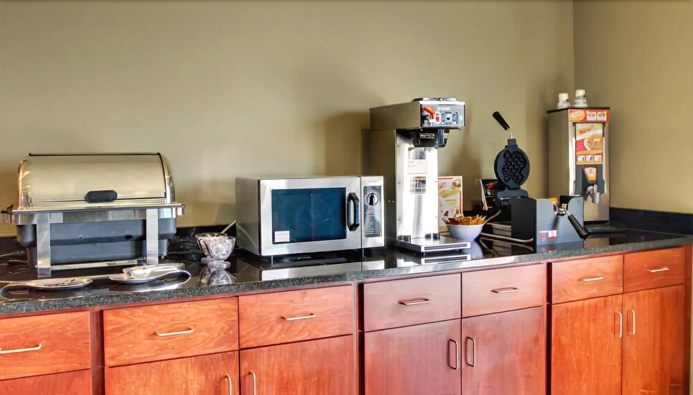 Cobblestone Hotel & Suites - Pecos