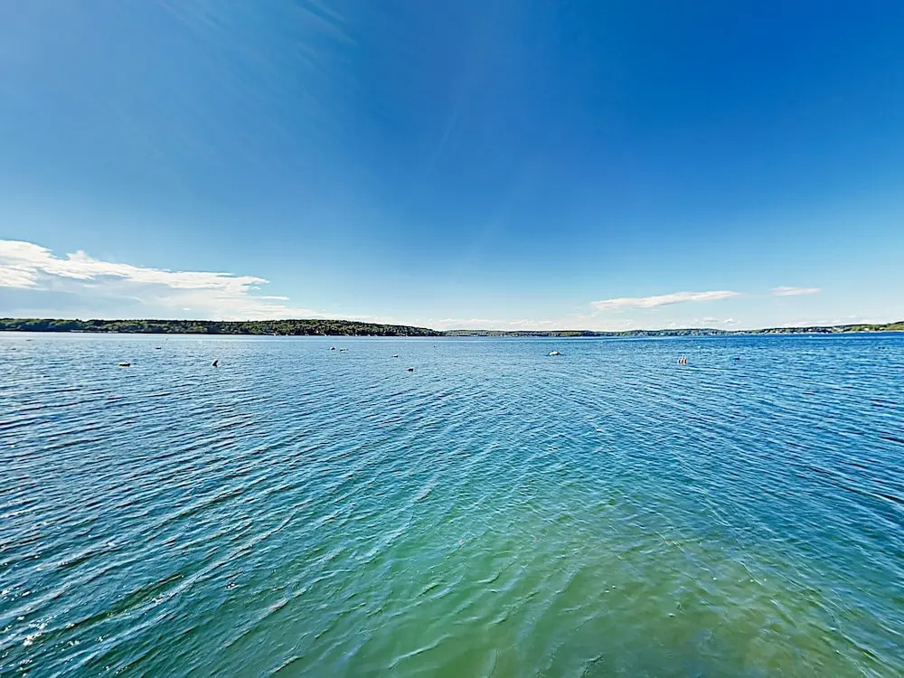 New Listing! 2 Waterfront S, Near Town 3 Bedroom Cottage
