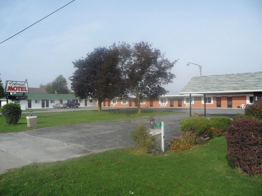 Colonial Motel