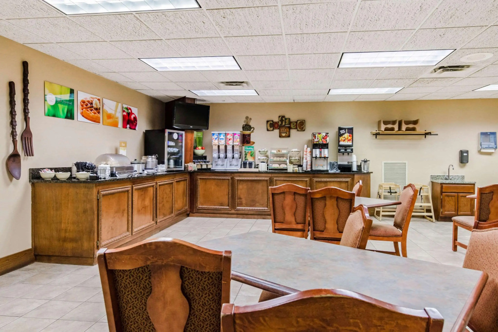 Quality Inn & Suites Carthage near Precious Moments Chapel