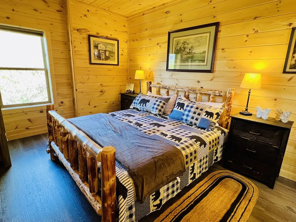 A Tyme To Chill 2 Bedroom Cabin by RedAwning