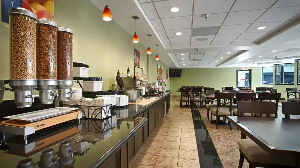 Irvine Inn & Suites