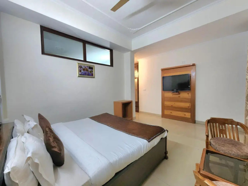 OYO 27648 Kasauli Greens