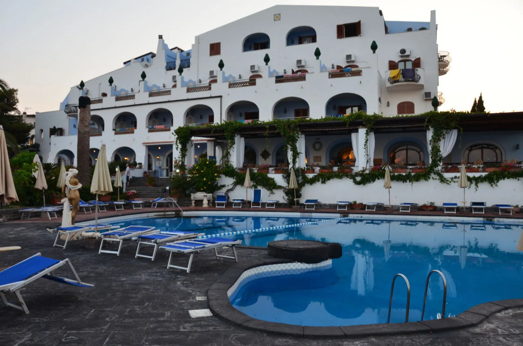 Arathena Rocks Hotel