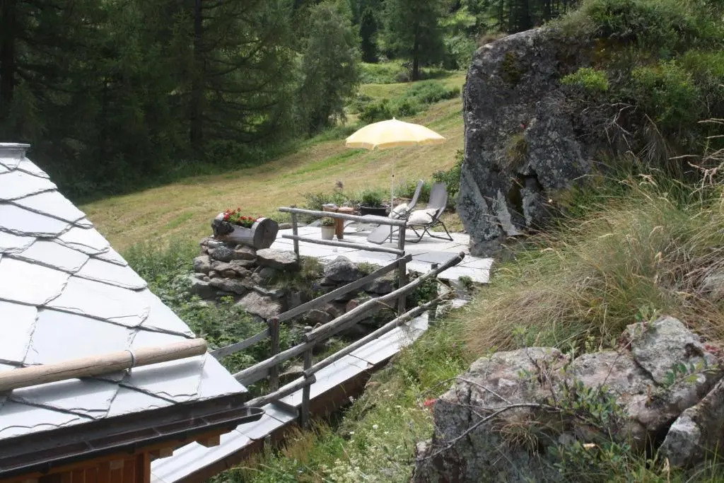 Chalet Hinter dem Rot Stei, private wellness, in ski and hiking area of Zermatt