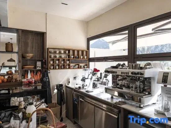 Yiliangfeng Mountain View Vacation Homestay (Longmen Mountain Apricot Plum Peak Scenic Area Branch)
