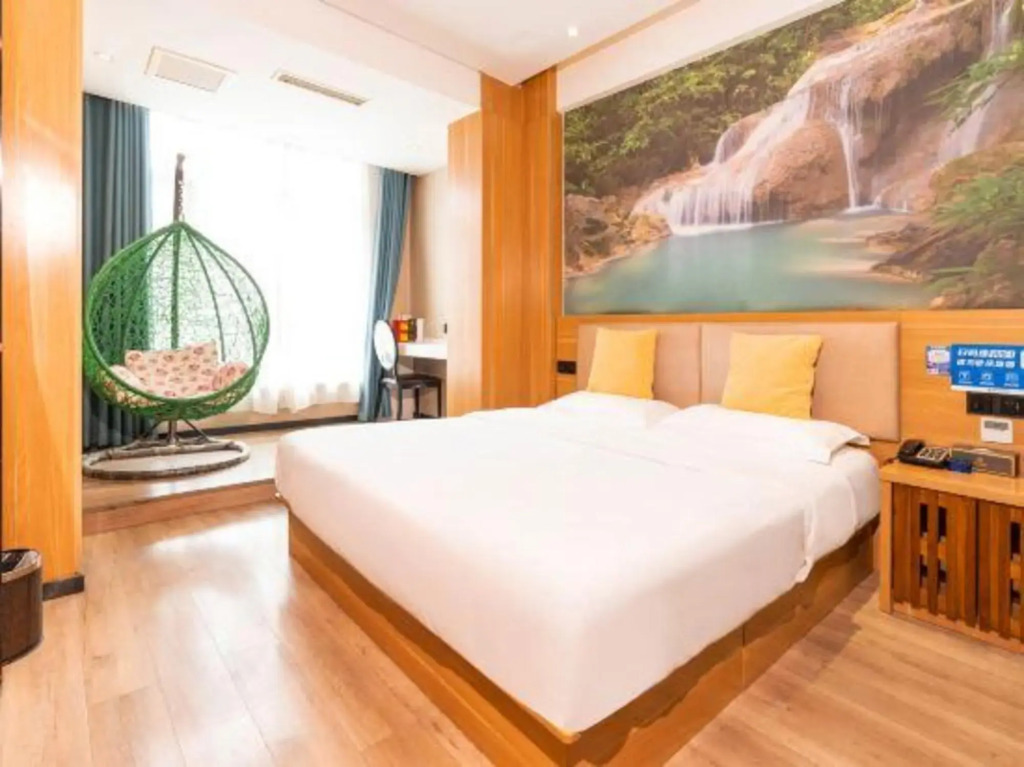 Square Circle Hotel（ ZhangHang Road store）